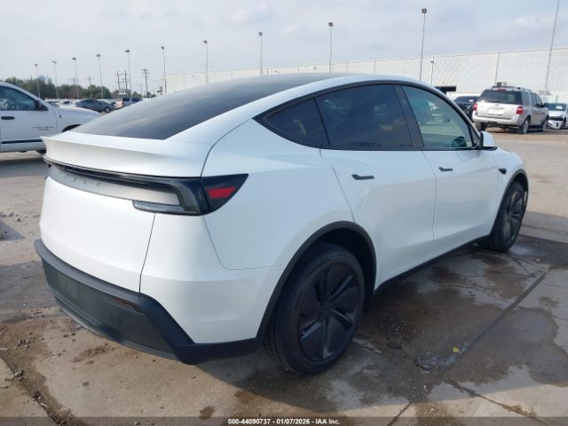 Tesla Model Y | 3