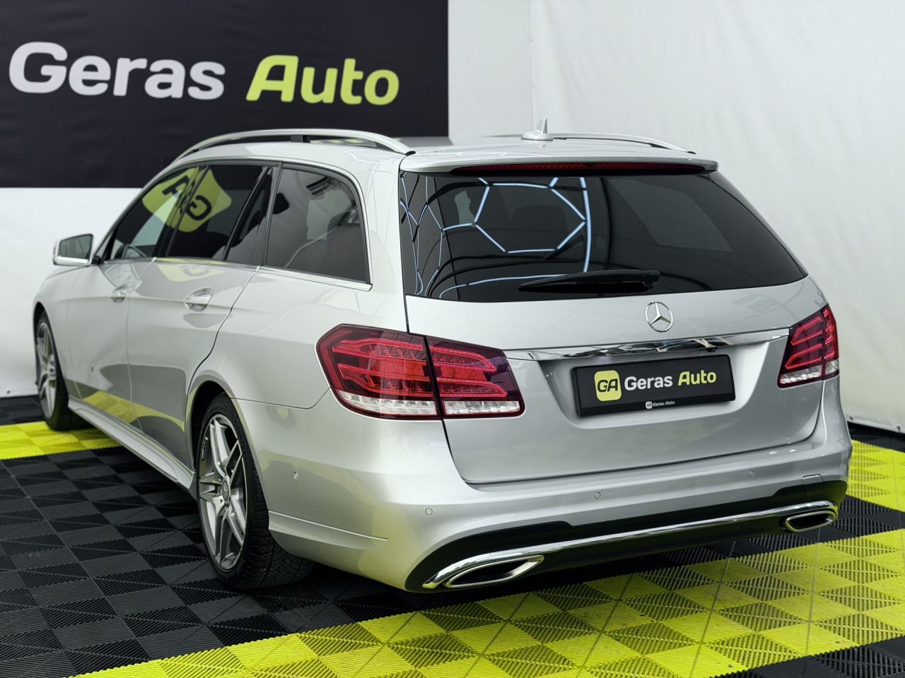 Mercedes-Benz E350 | 5