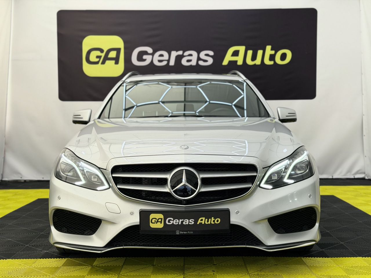 Mercedes-Benz E350 | 1