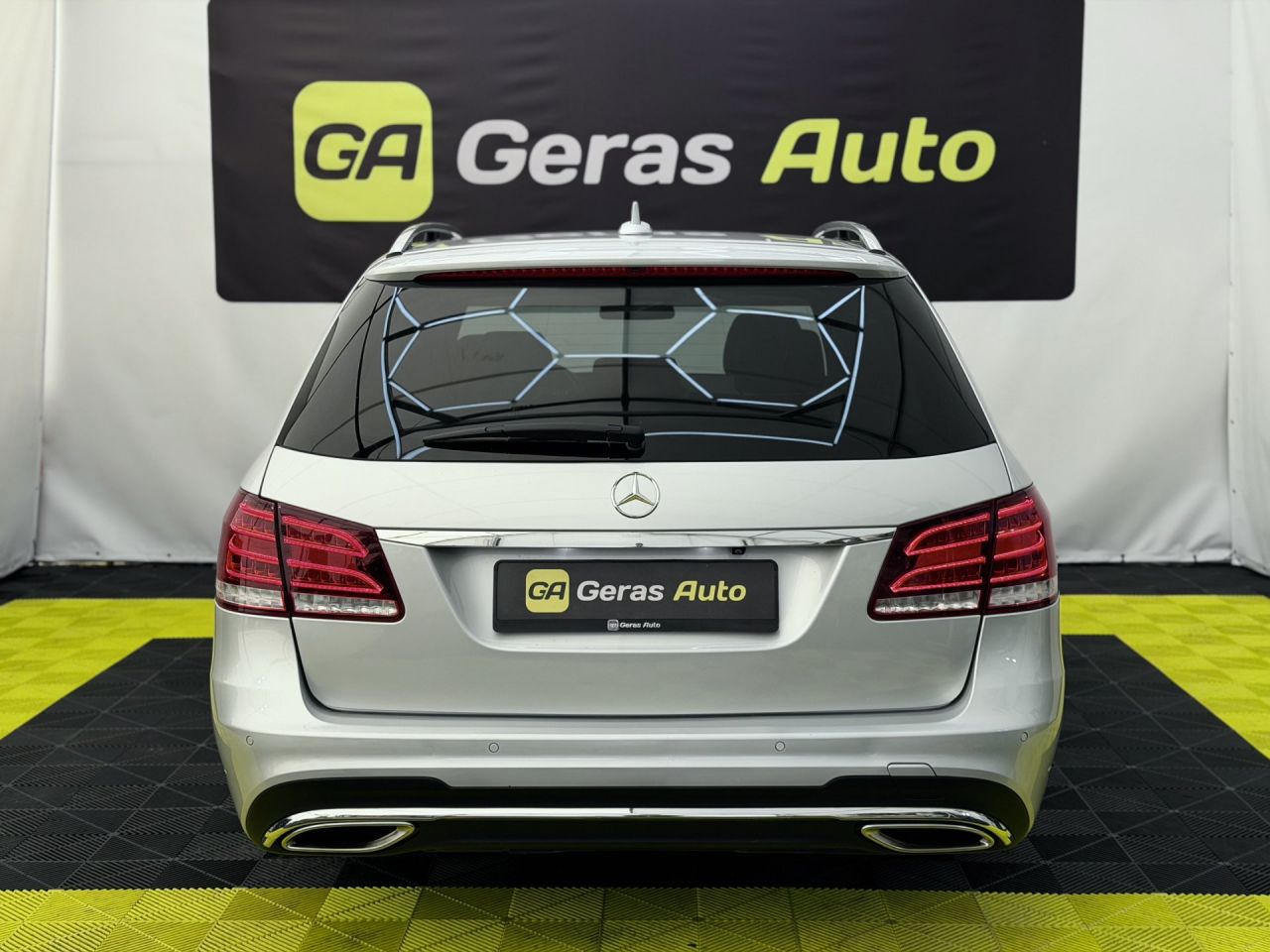 Mercedes-Benz E350 | 4