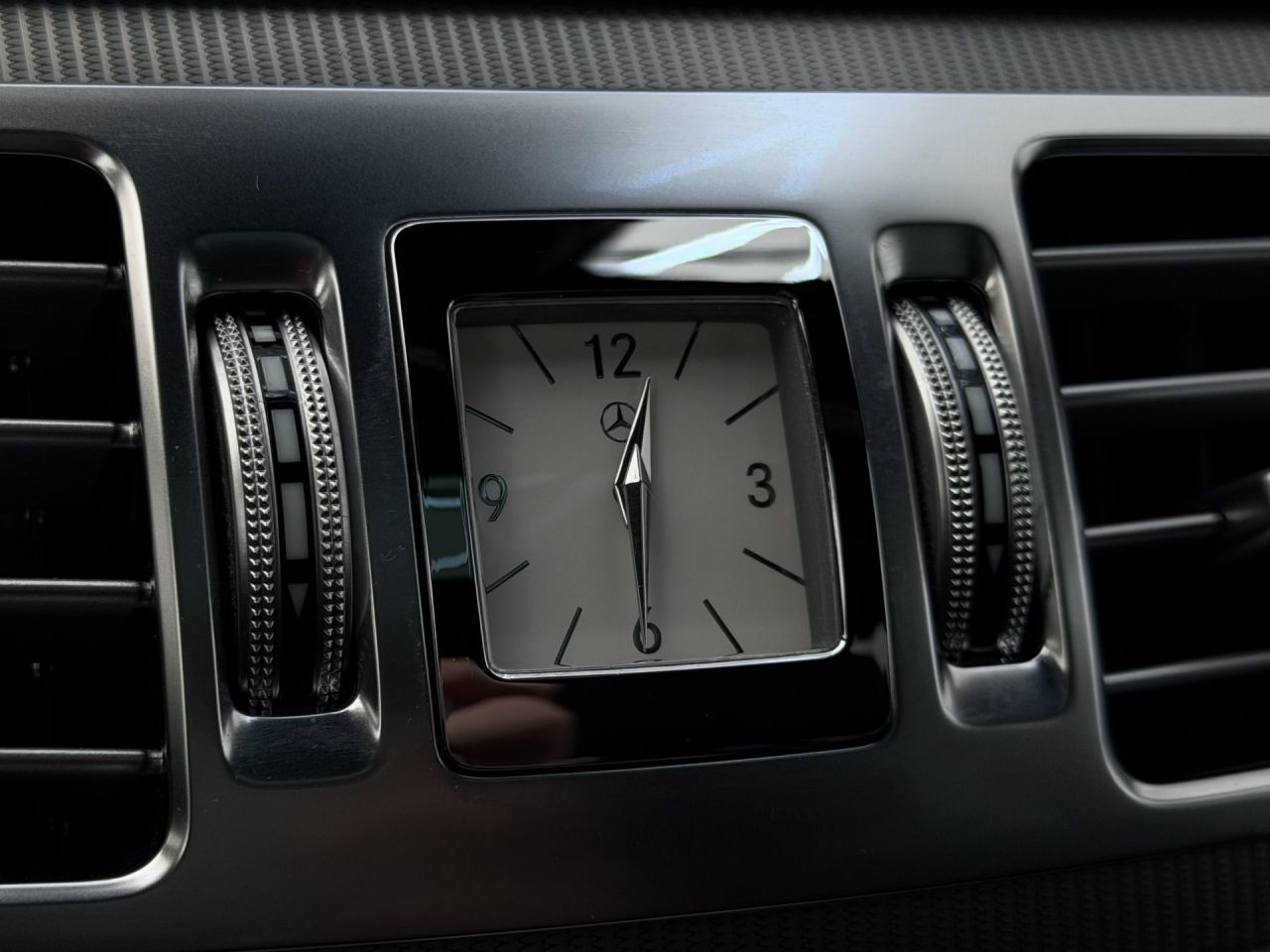 Mercedes-Benz E350 | 26