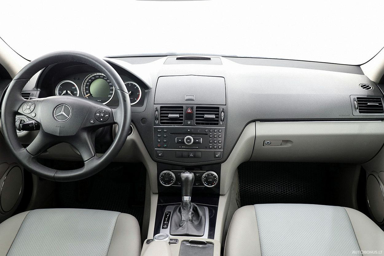 Mercedes-Benz C200 | 4