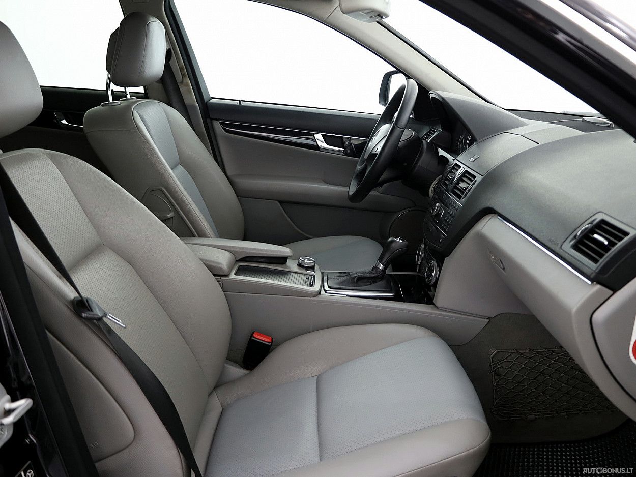 Mercedes-Benz C200 | 5