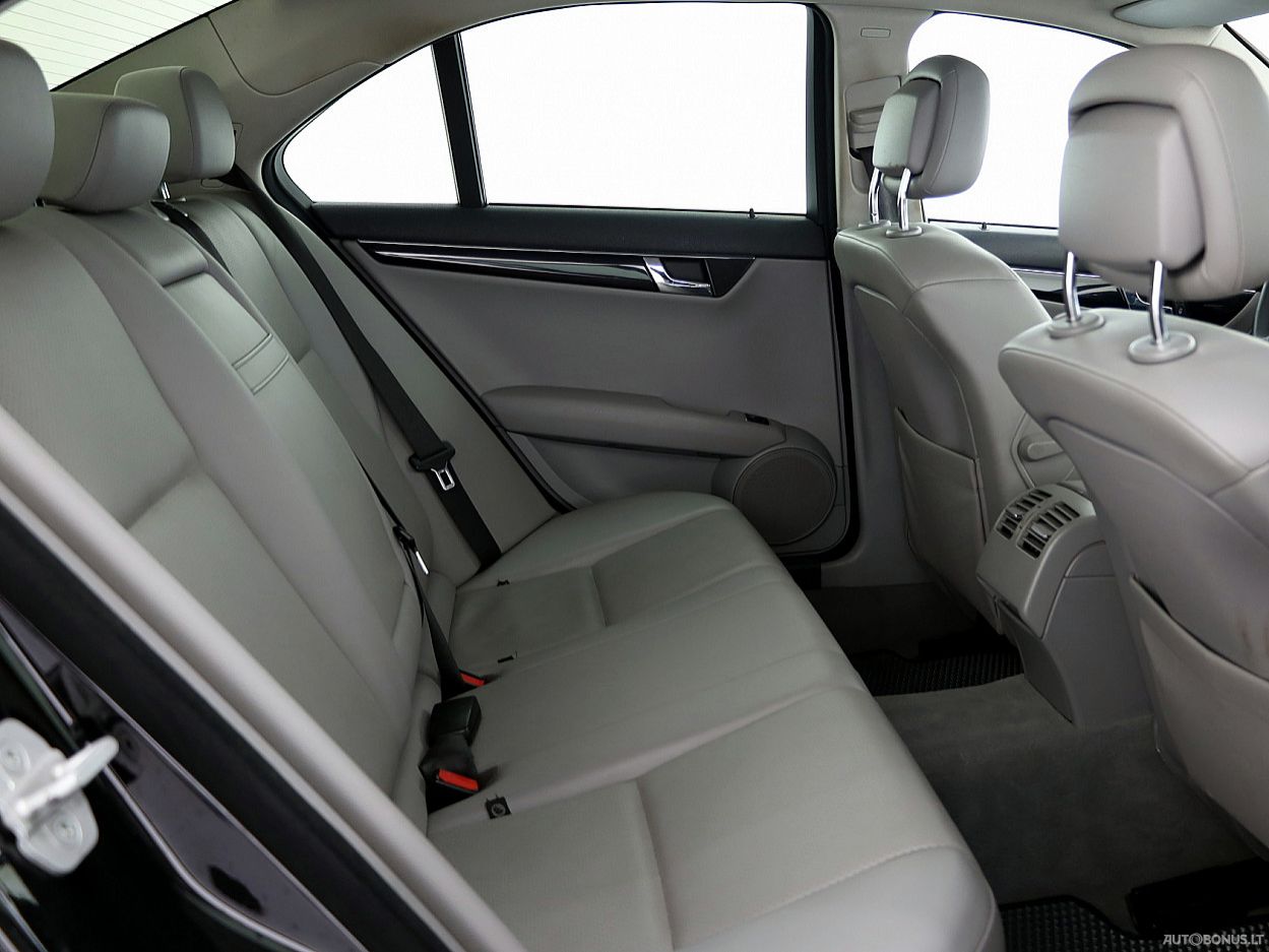 Mercedes-Benz C200 | 6