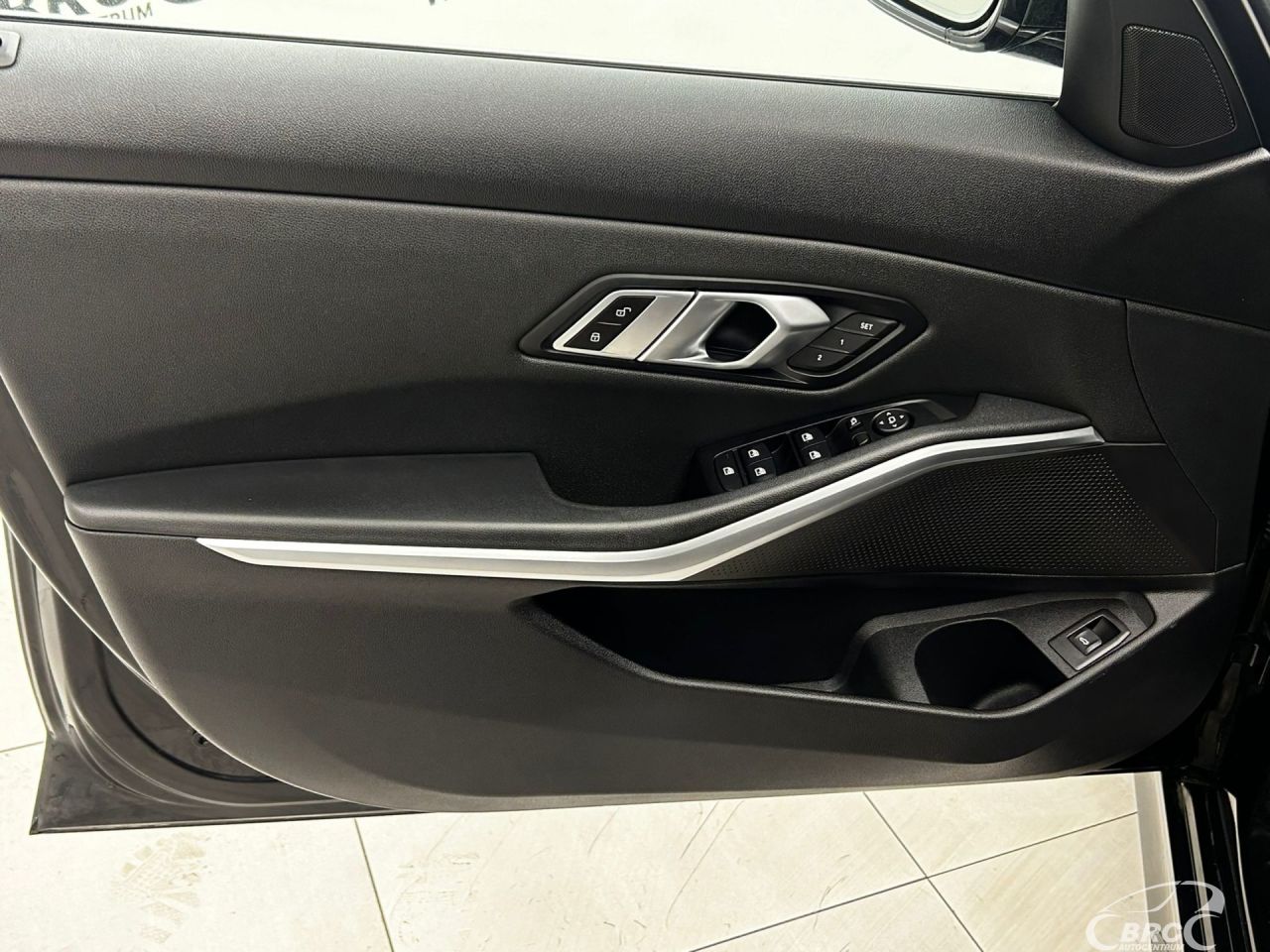 BMW 330 | 25