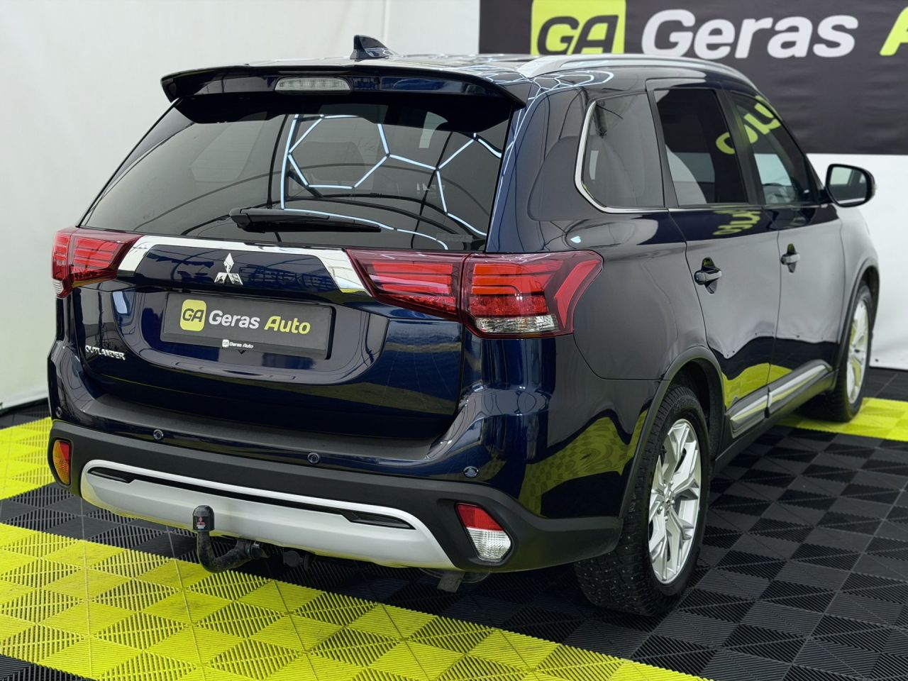 Mitsubishi Outlander | 3