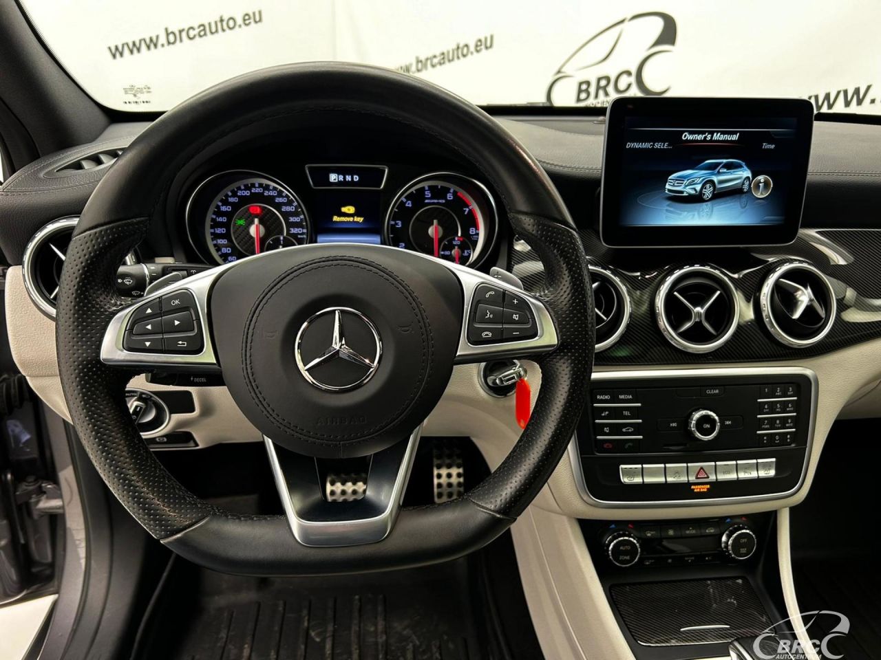 Mercedes-Benz GLA45 AMG | 12