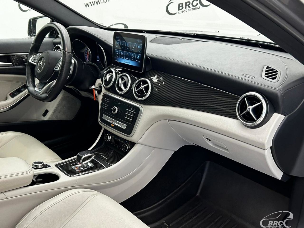 Mercedes-Benz GLA45 AMG | 6