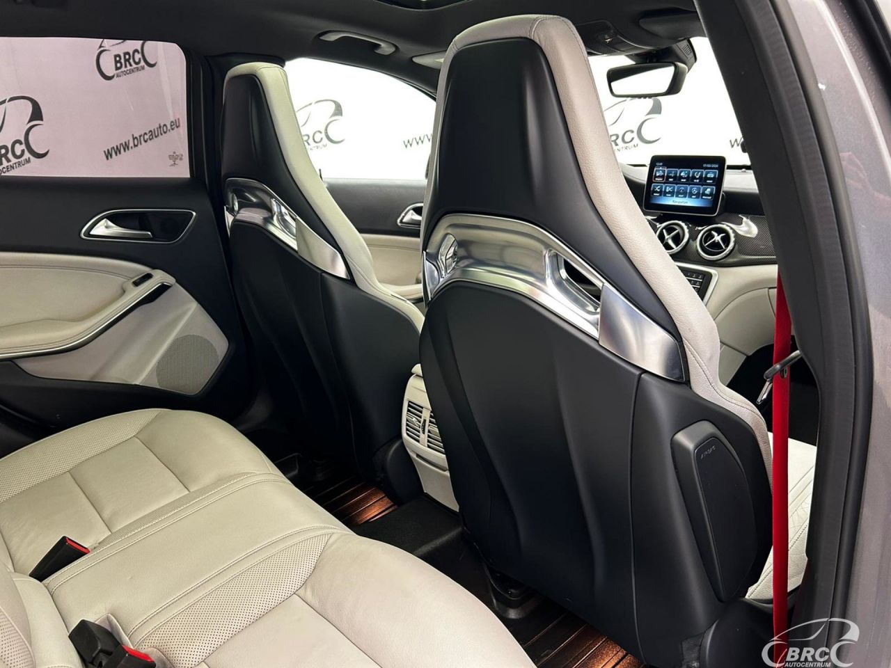 Mercedes-Benz GLA45 AMG | 10