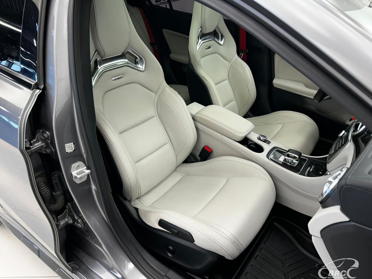 Mercedes-Benz GLA45 AMG | 5