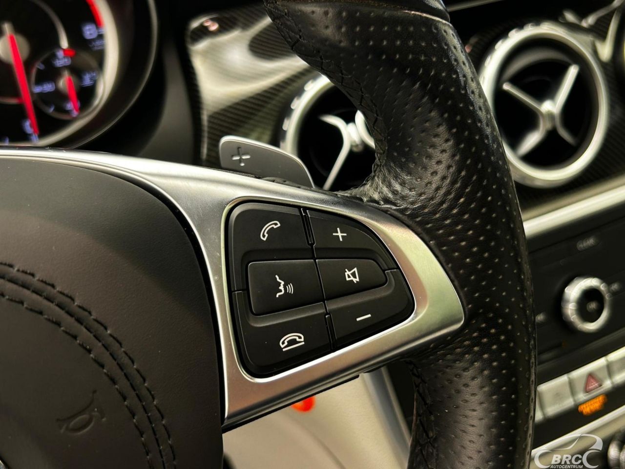 Mercedes-Benz GLA45 AMG | 14