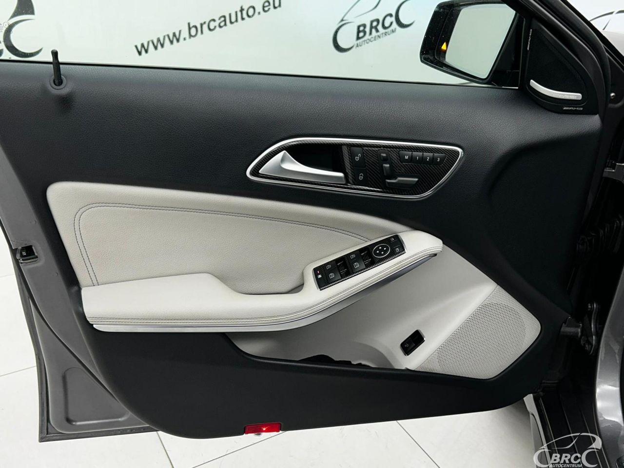 Mercedes-Benz GLA45 AMG | 11