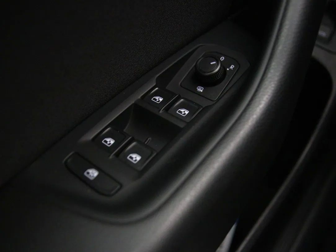 Volkswagen Passat | 25