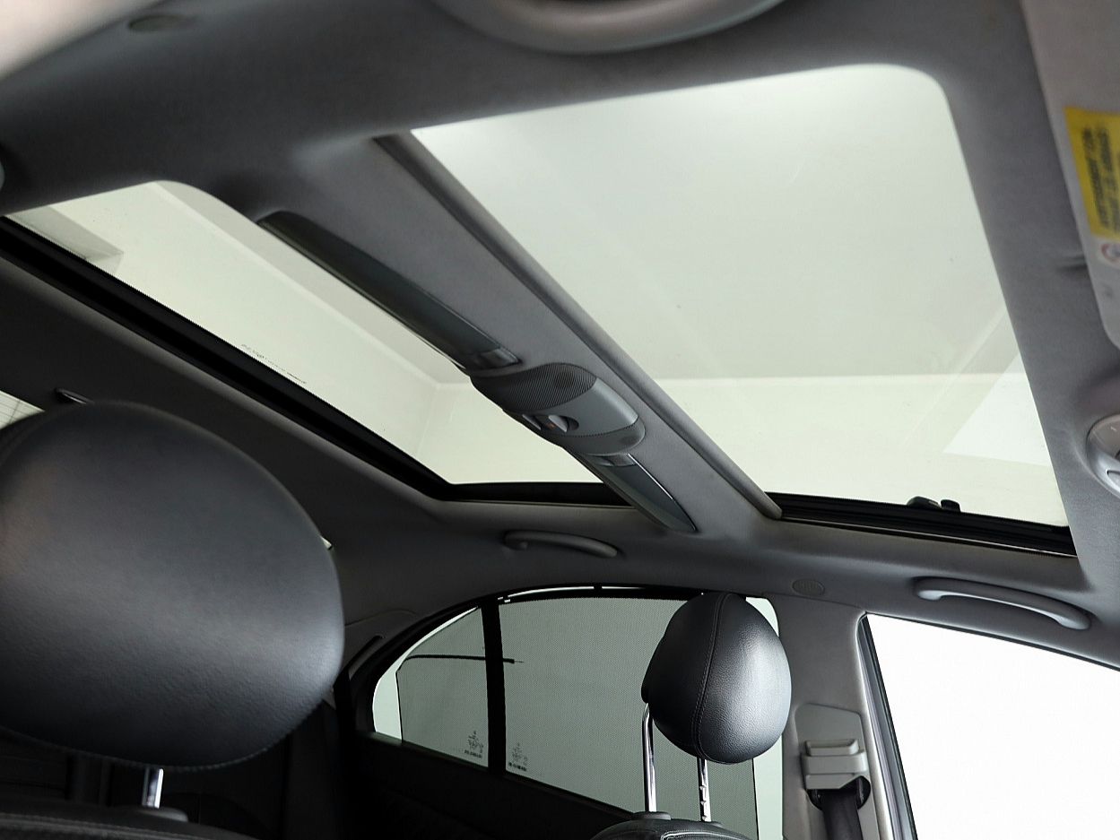 Mercedes-Benz E320 | 7