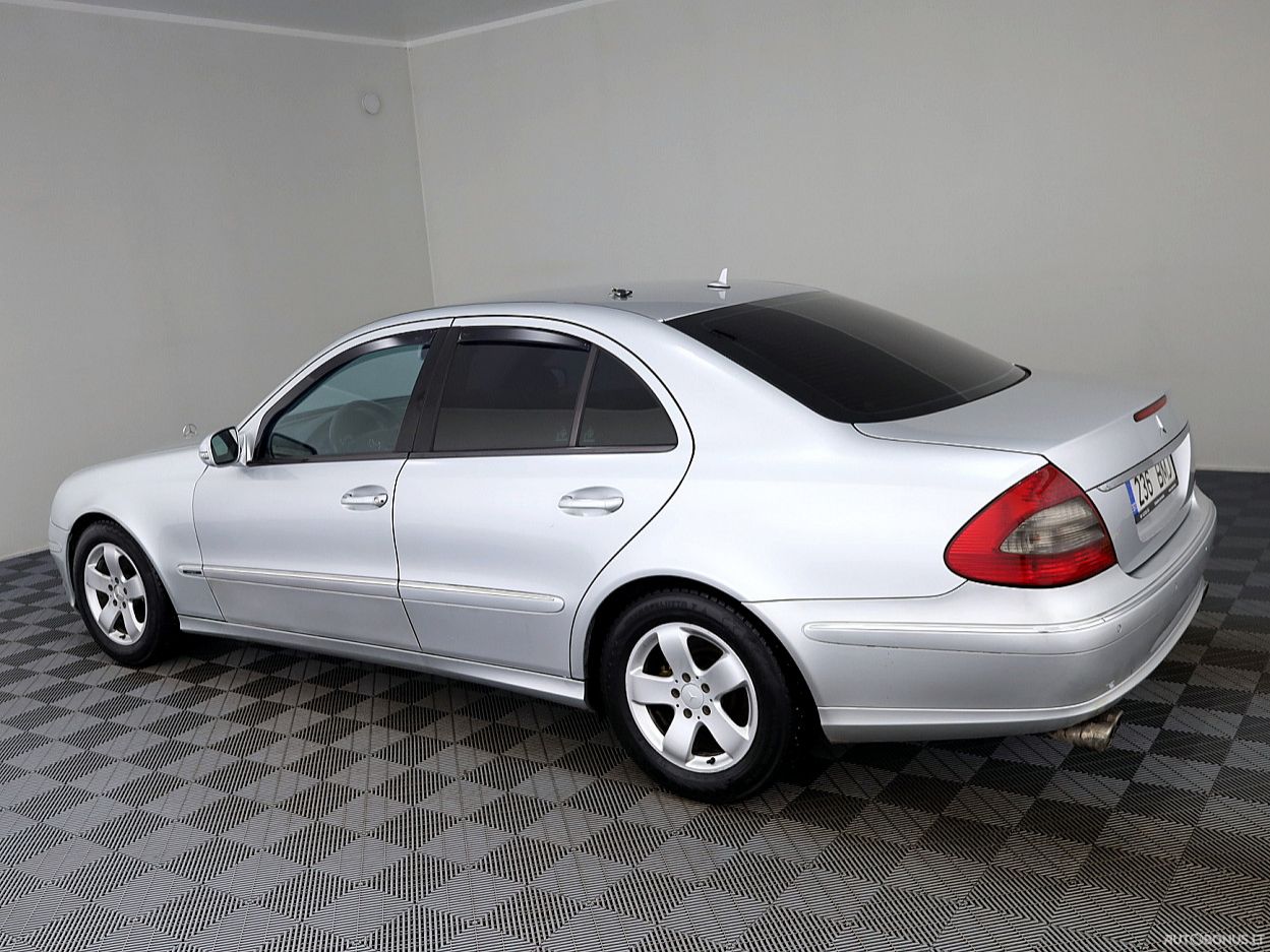 Mercedes-Benz E220 | 3