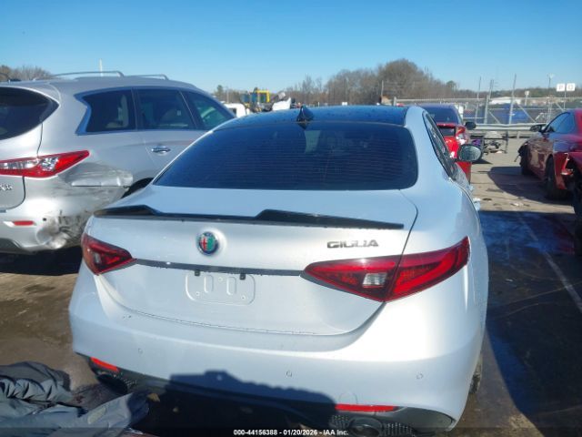 Alfa Romeo Giulia | 15