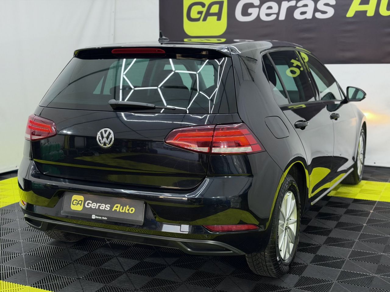 Volkswagen Golf | 3