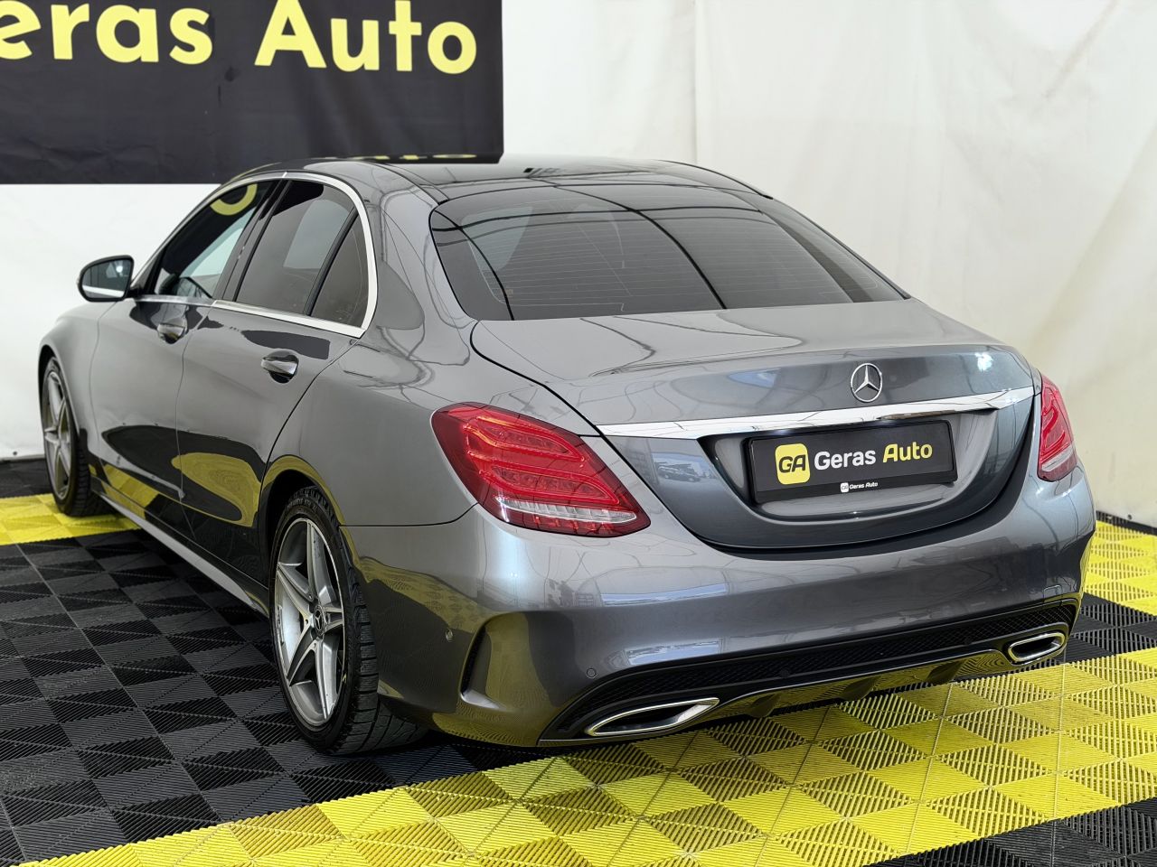 Mercedes-Benz C200 | 5