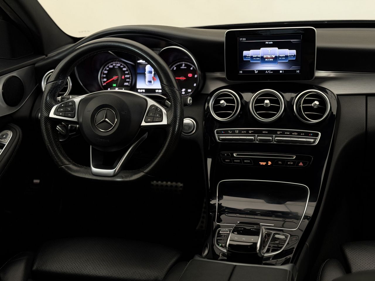 Mercedes-Benz C200 | 15