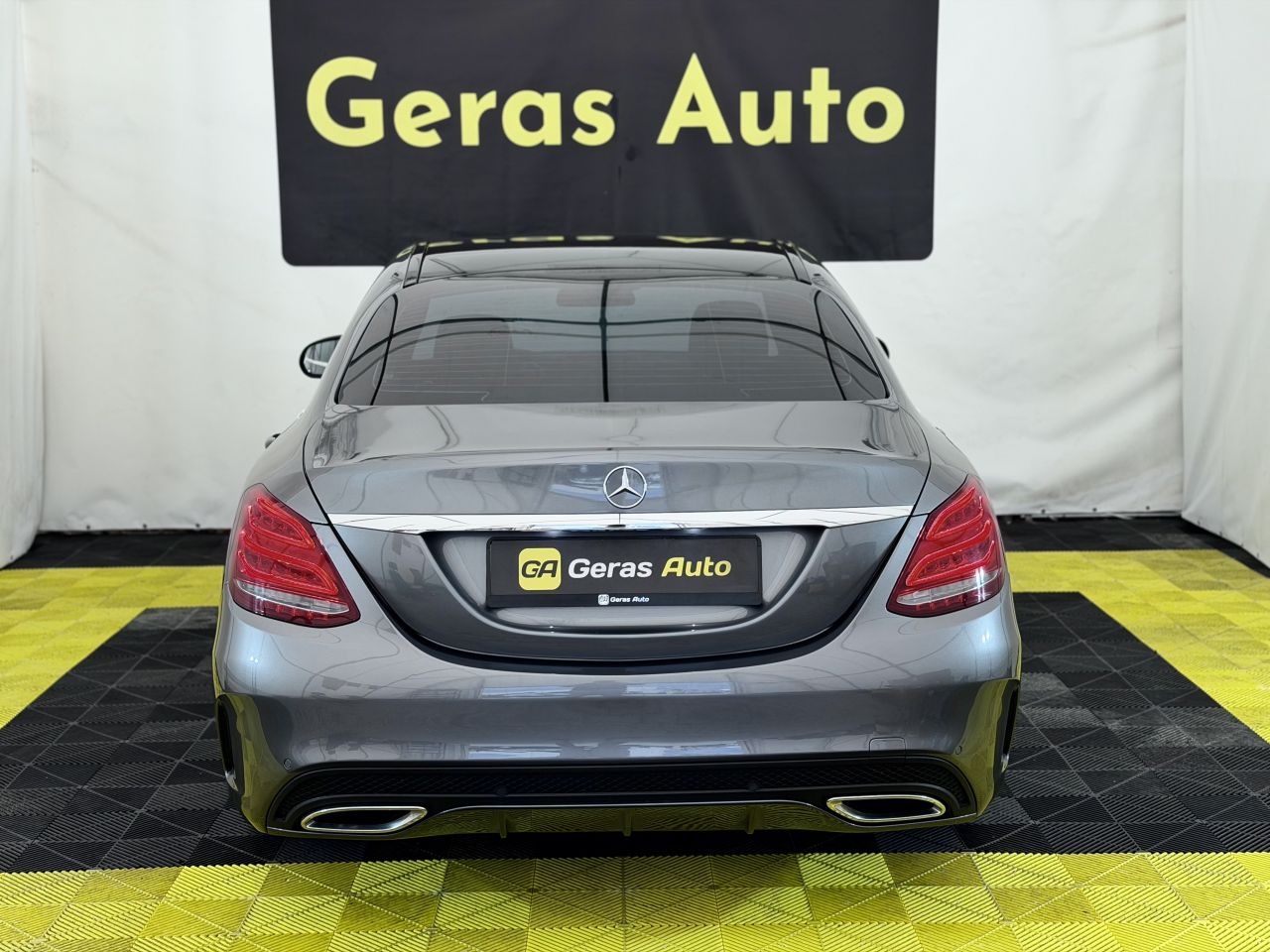 Mercedes-Benz C200 | 4