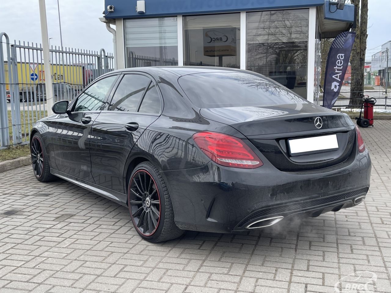 Mercedes-Benz C350 | 34