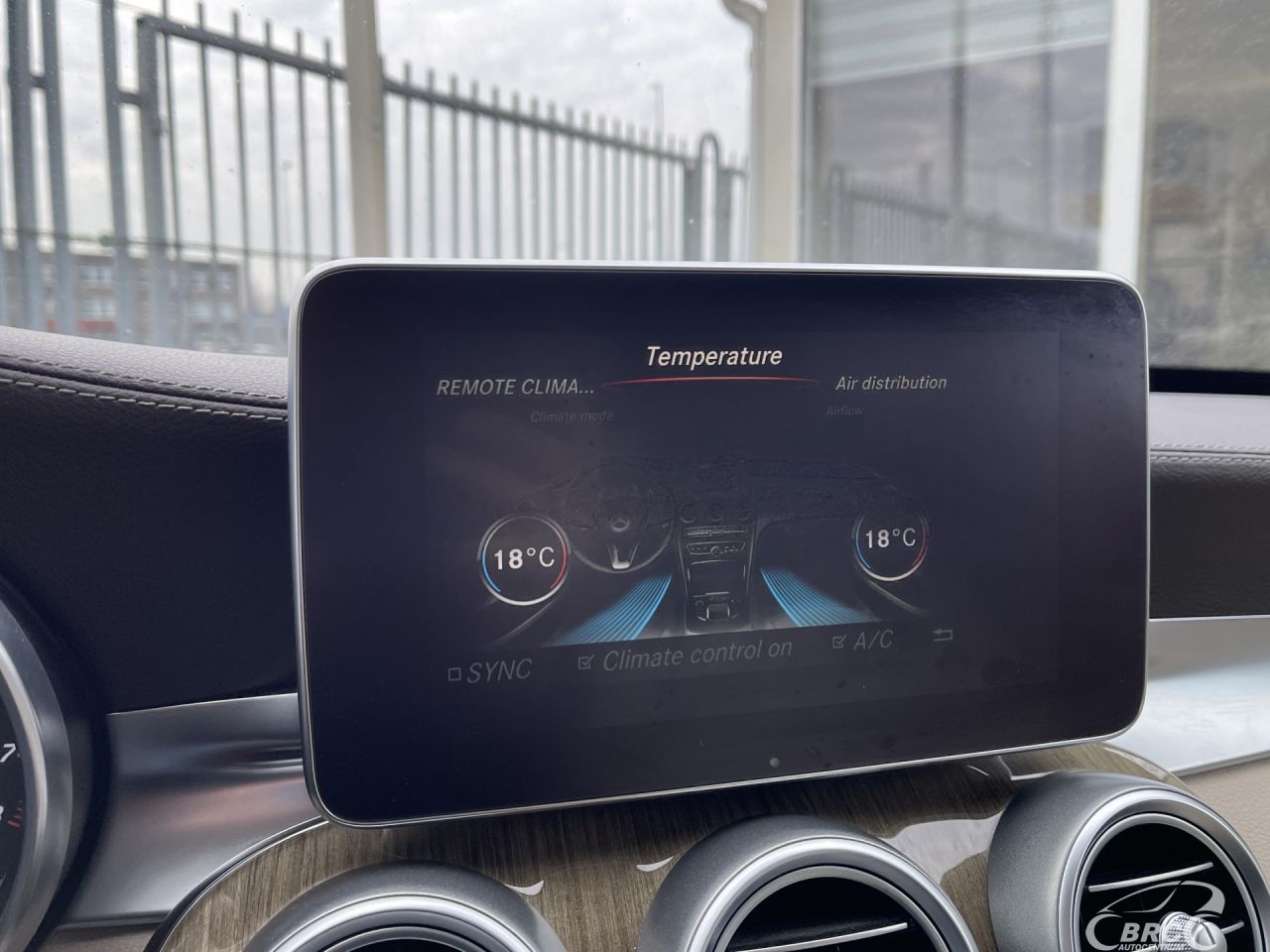 Mercedes-Benz C350 | 27