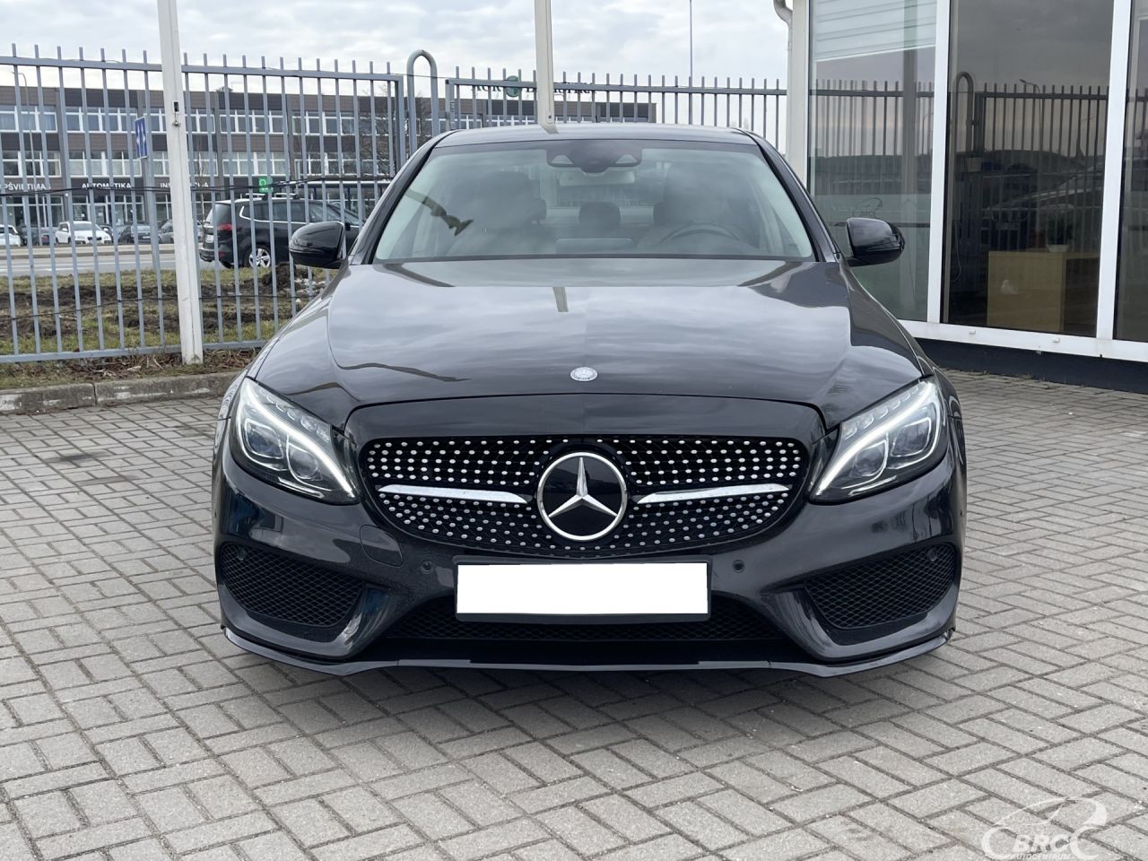 Mercedes-Benz C350 | 33