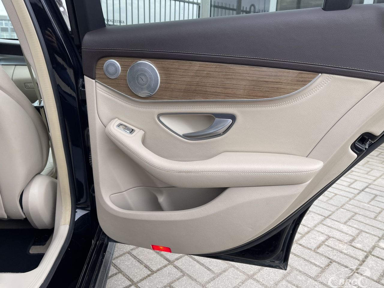 Mercedes-Benz C350 | 6