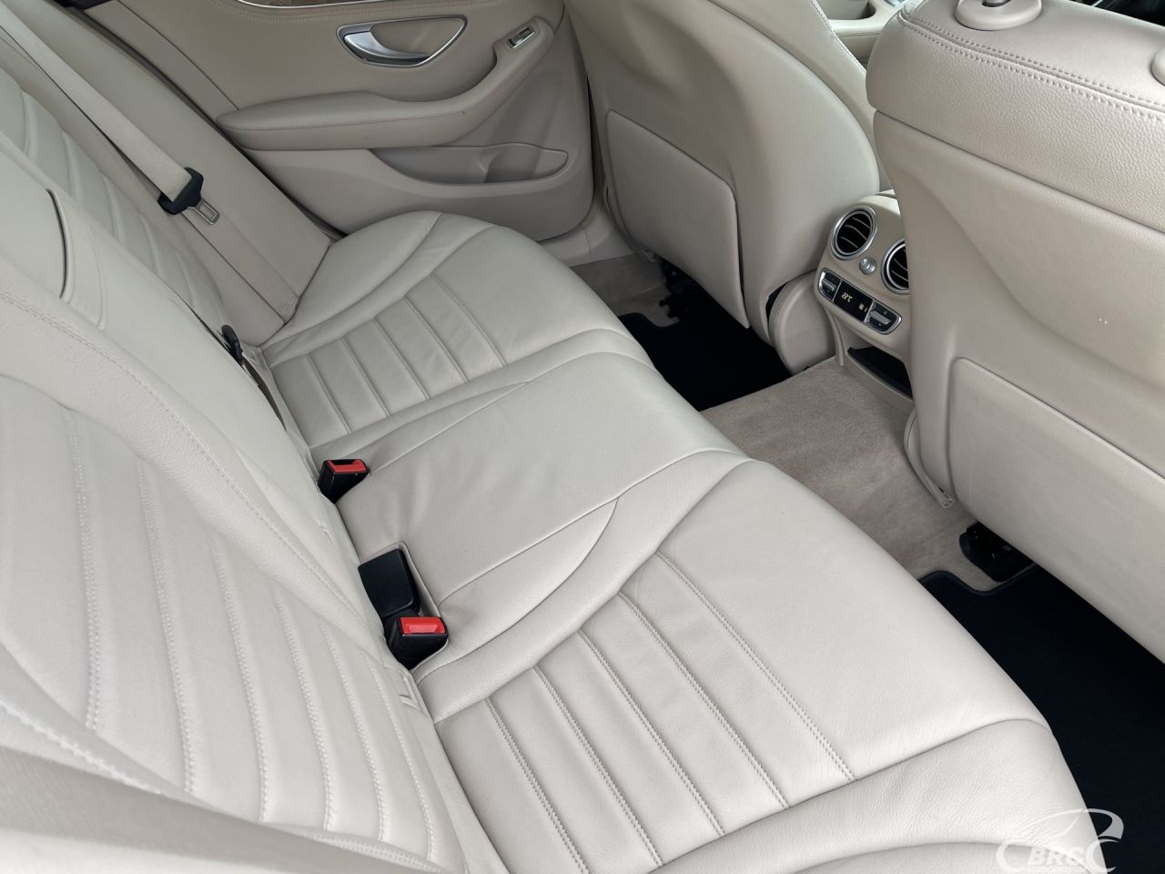 Mercedes-Benz C350 | 7