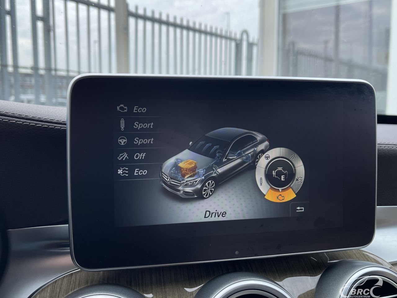 Mercedes-Benz C350 | 29