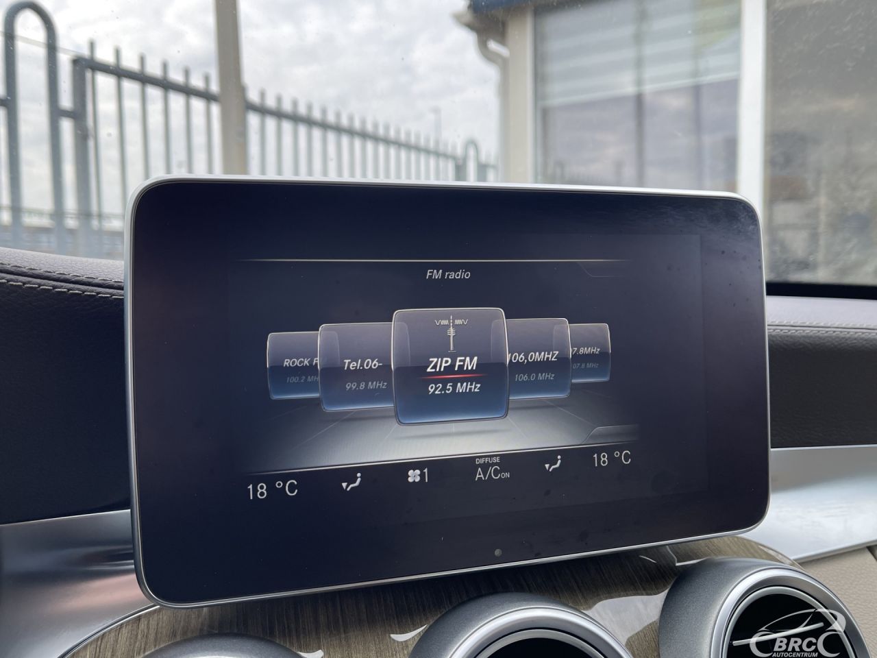 Mercedes-Benz C350 | 25