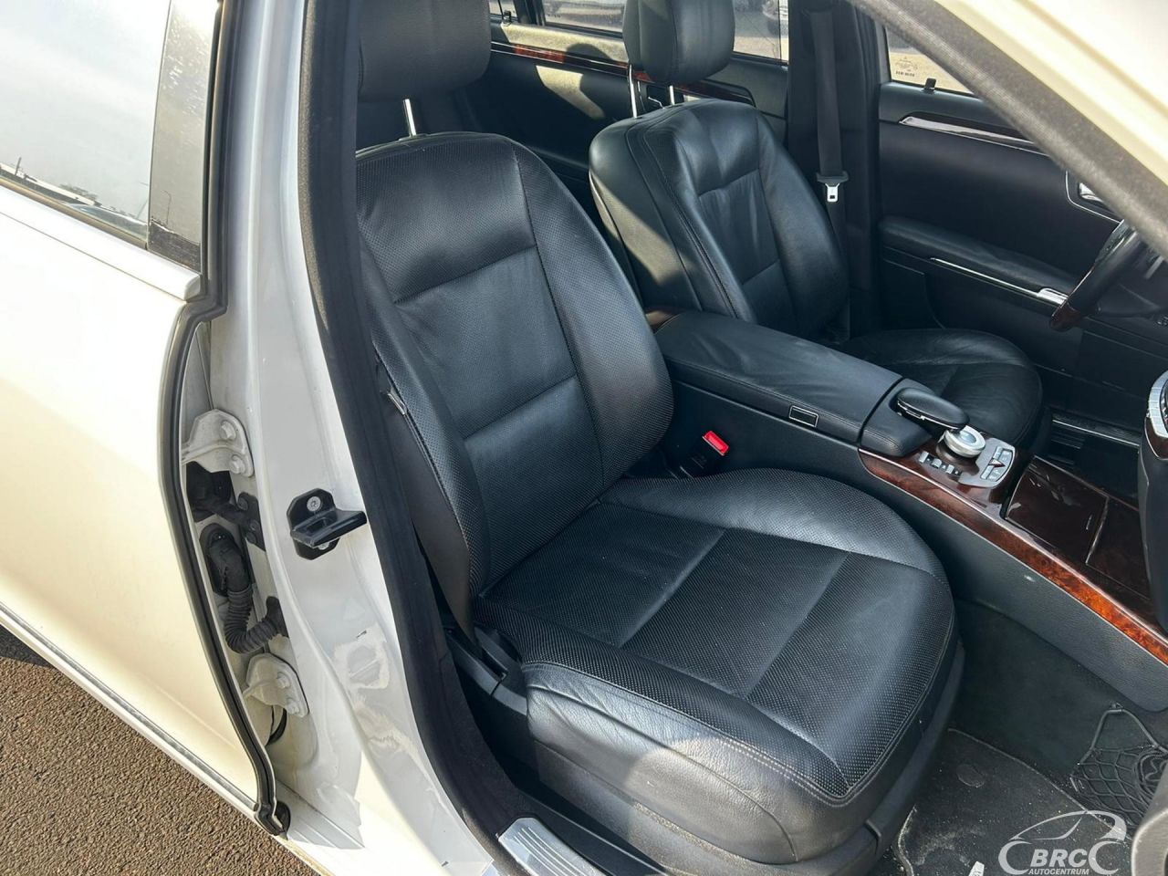 Mercedes-Benz S550 | 8