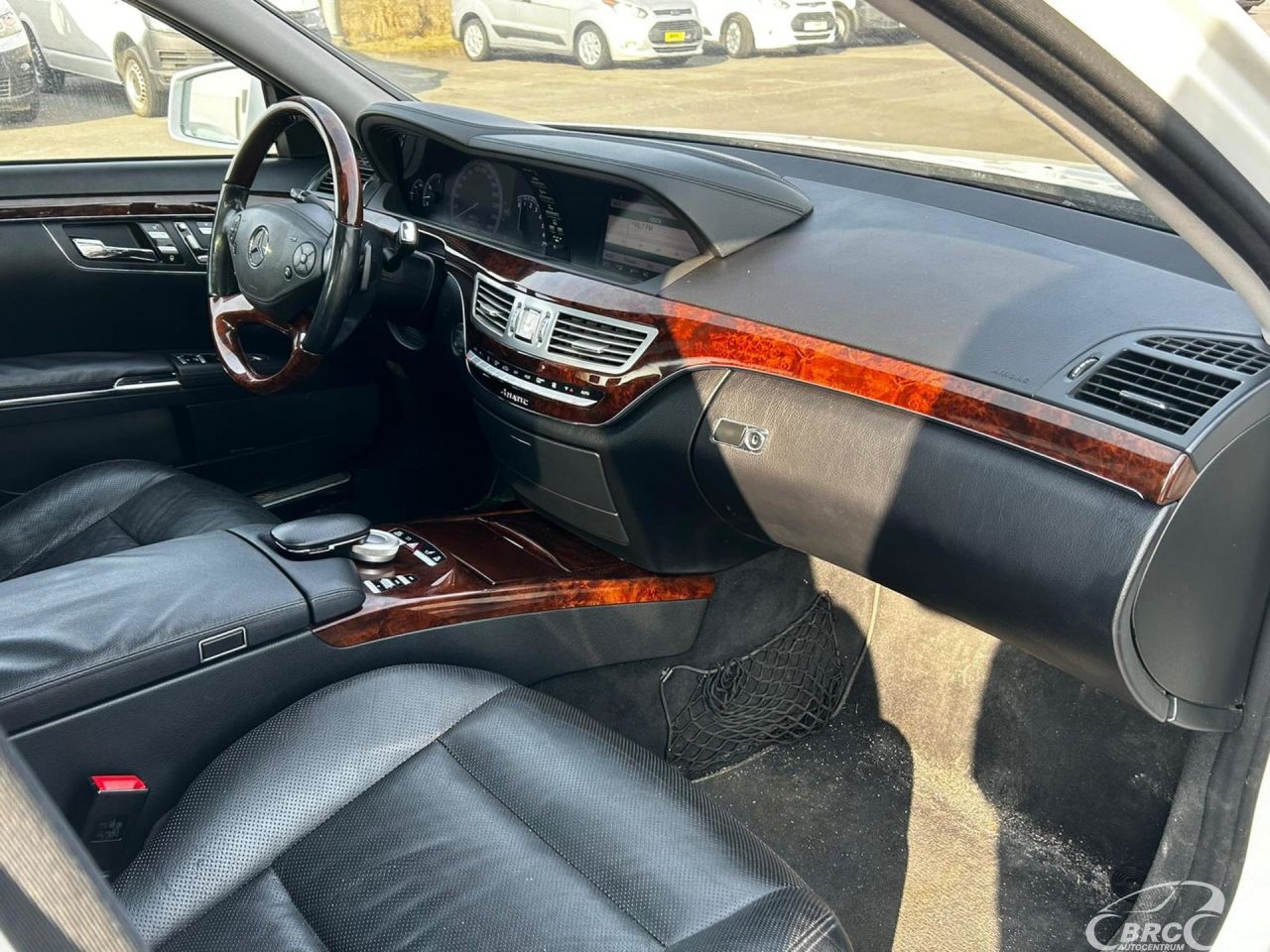 Mercedes-Benz S550 | 10