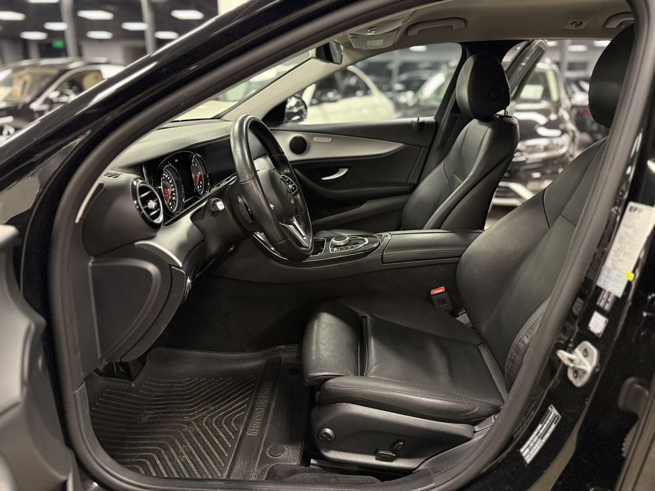 Mercedes-Benz E220 | 10