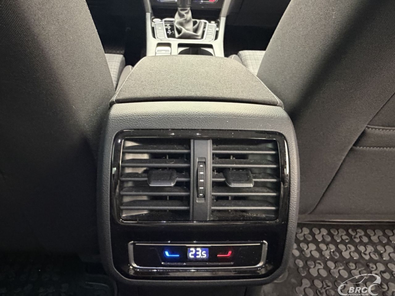 Volkswagen Passat | 12