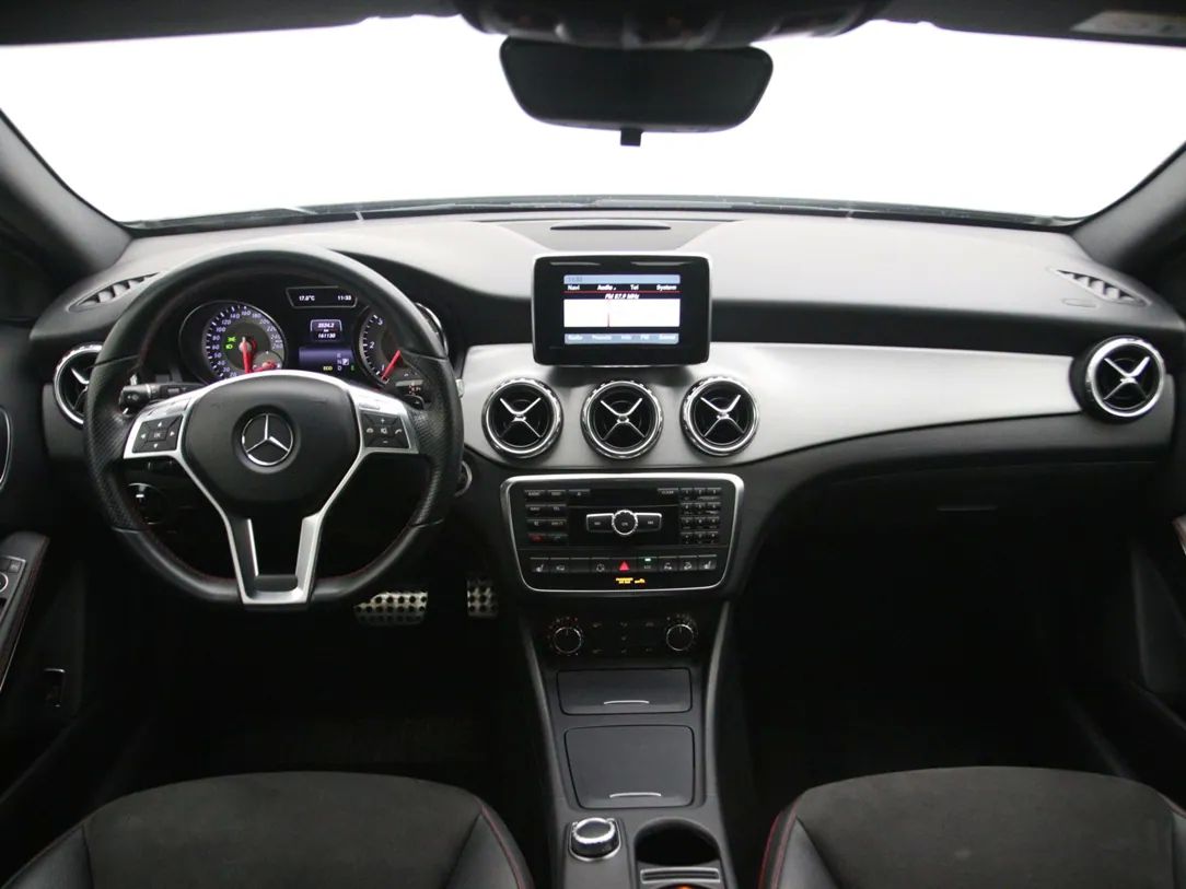 Mercedes-Benz GLA220 | 1
