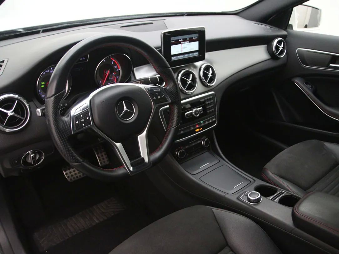 Mercedes-Benz GLA220 | 15
