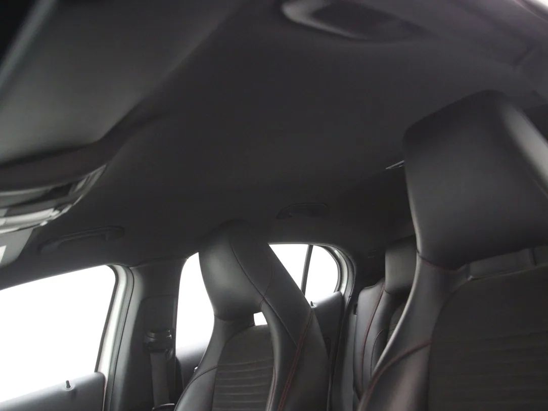 Mercedes-Benz GLA220 | 32