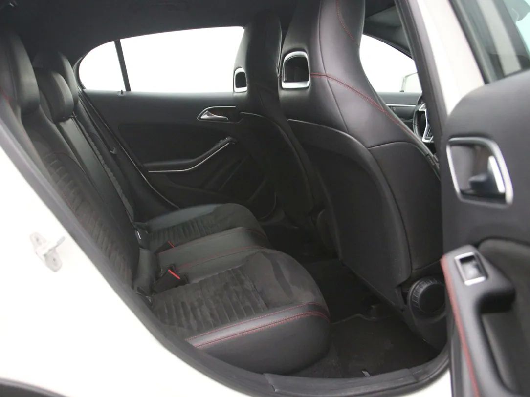 Mercedes-Benz GLA220 | 14