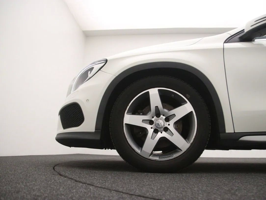 Mercedes-Benz GLA220 | 27