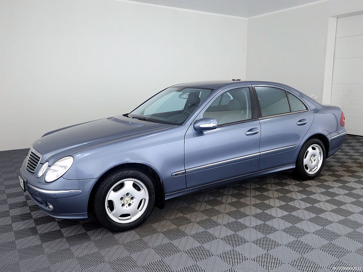 Mercedes-Benz E200 | 1