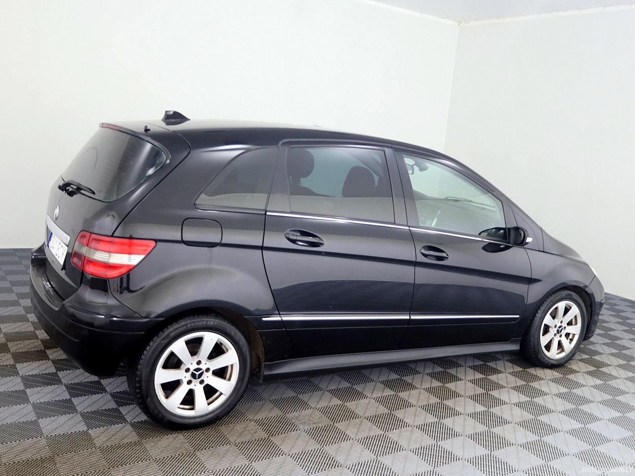 Mercedes-Benz B180 | 2