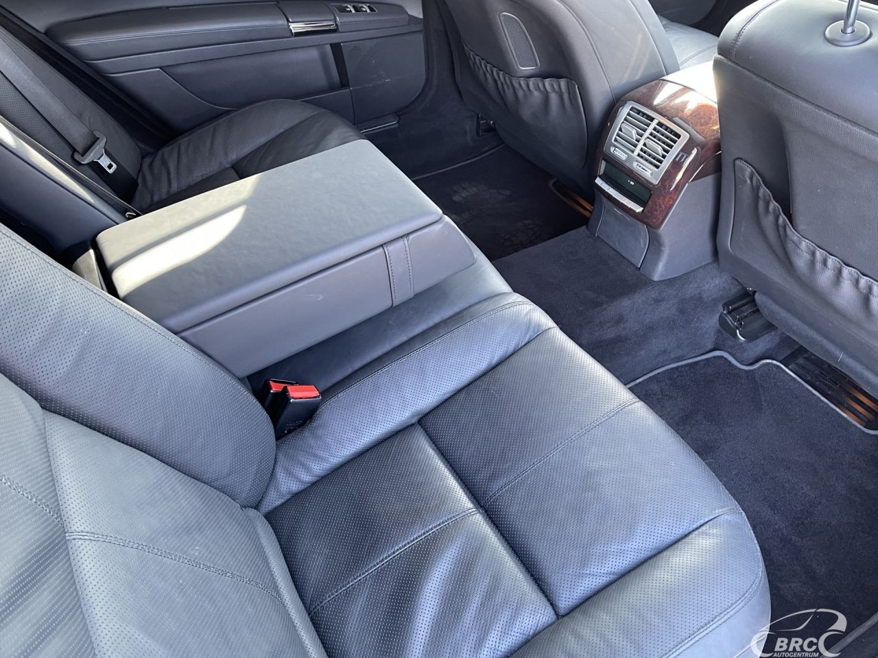Mercedes-Benz S550 | 8
