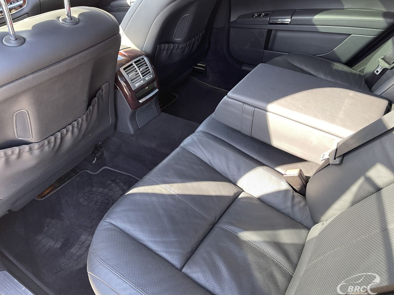 Mercedes-Benz S550 | 12