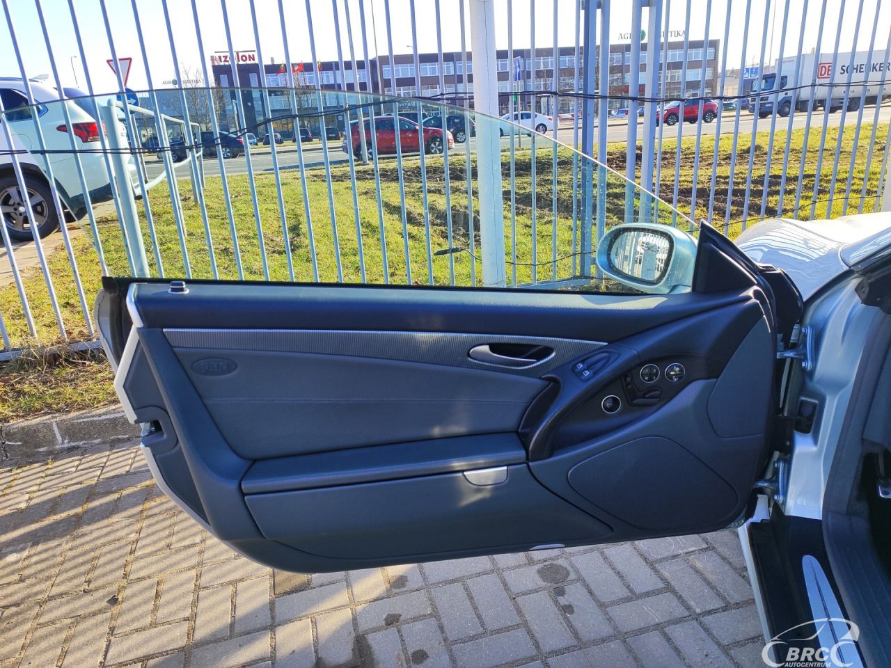 Mercedes-Benz SL350 | 11