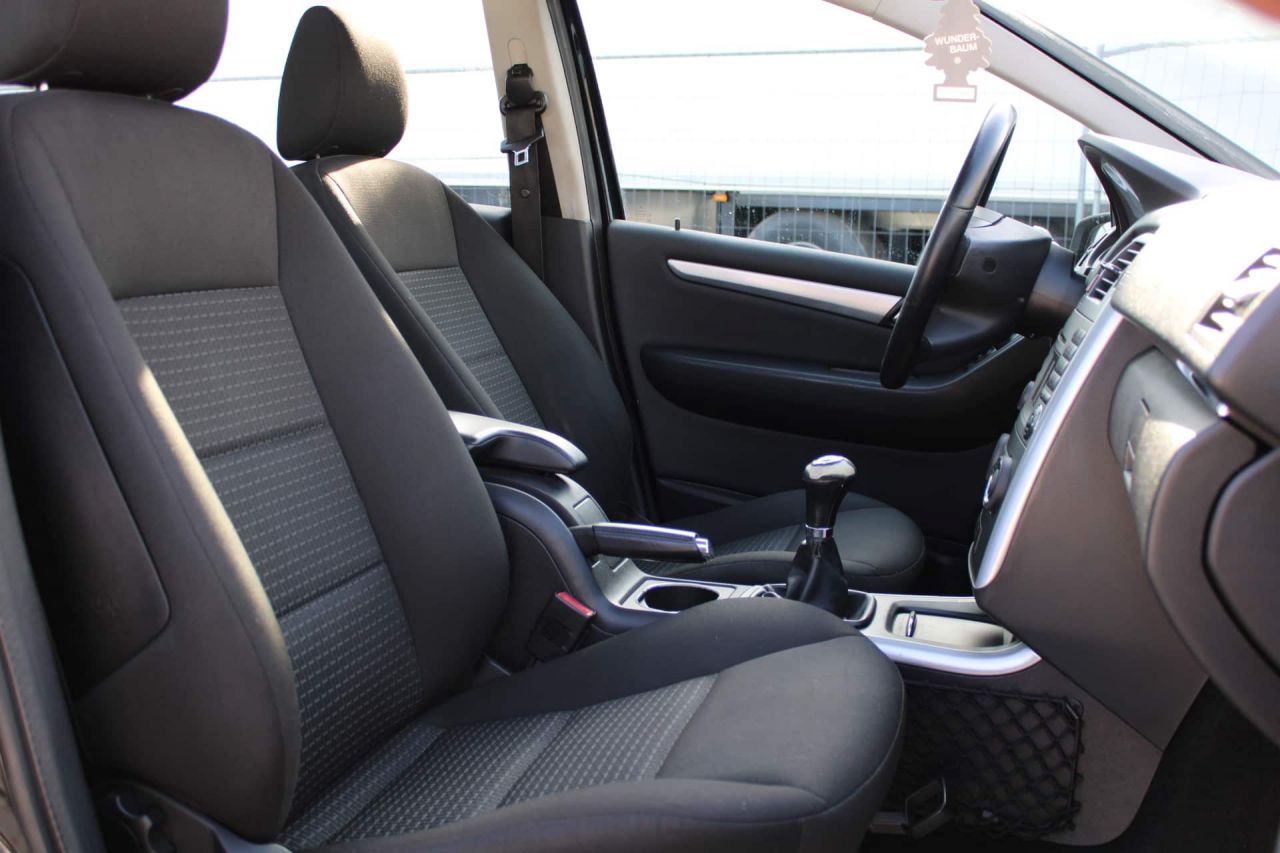 Mercedes-Benz B180 | 8