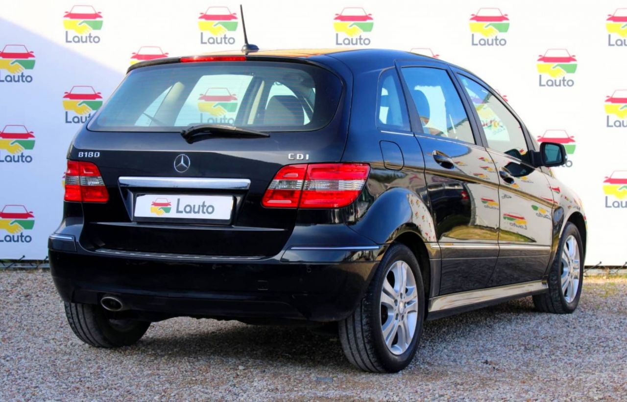 Mercedes-Benz B180 | 2