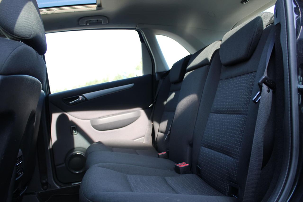 Mercedes-Benz B180 | 7