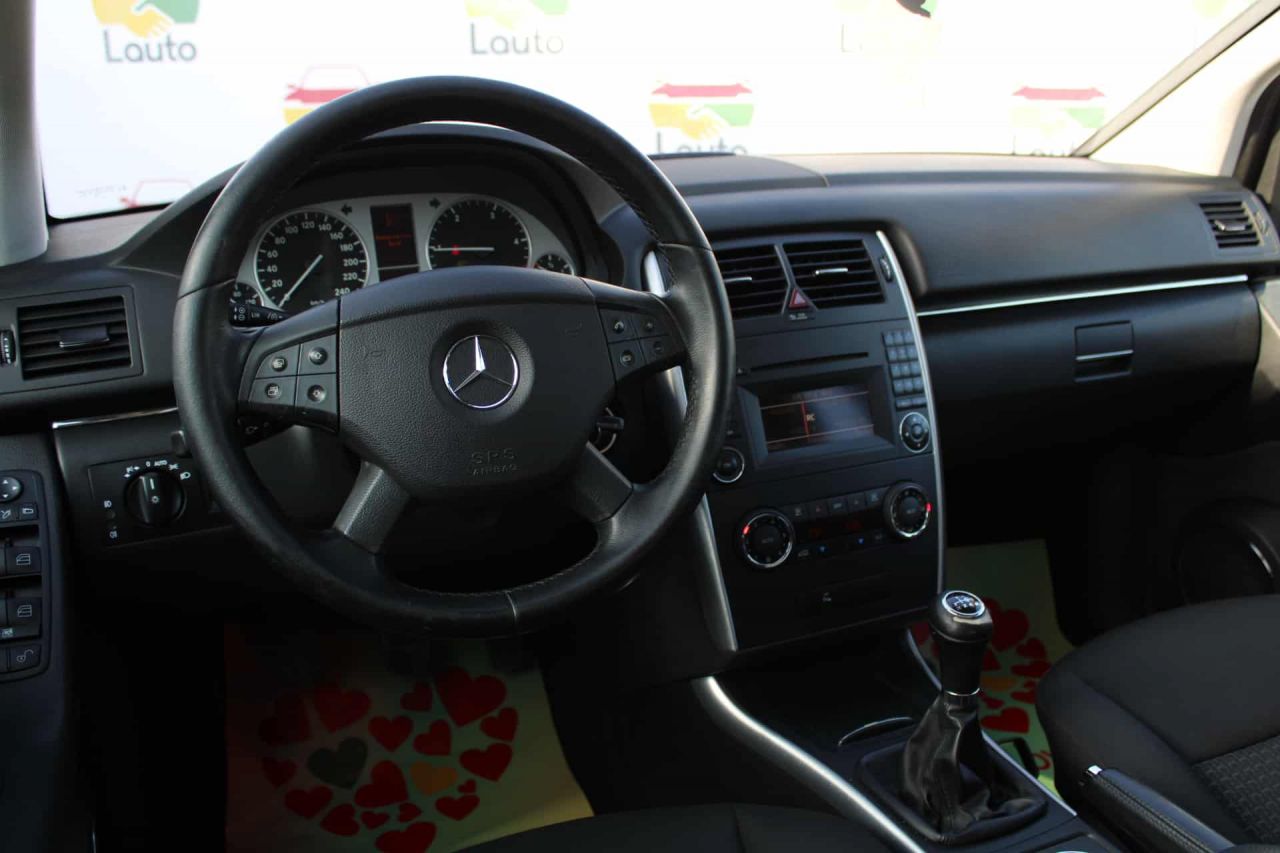 Mercedes-Benz B180 | 4