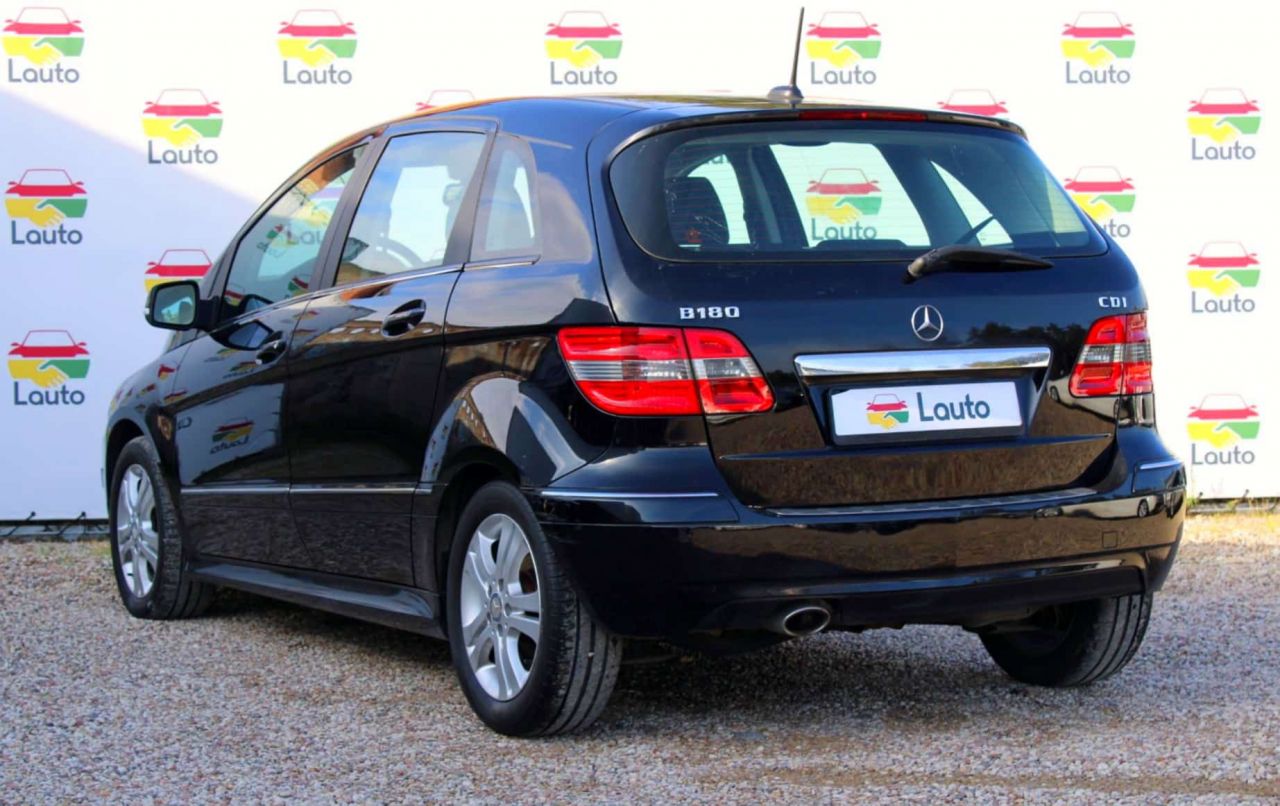 Mercedes-Benz B180 | 3